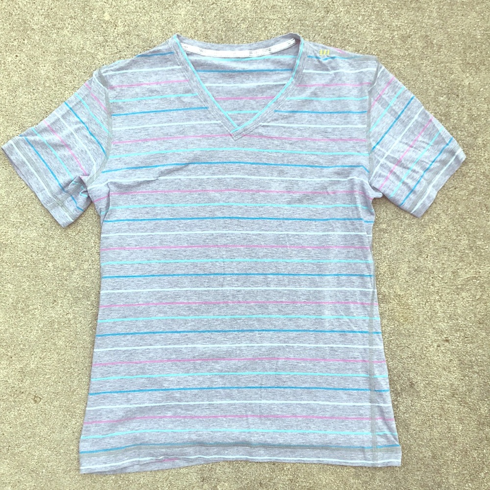 Men’s LuLu Lemon size Medium tshirt